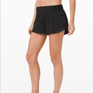 Lululemon Hotty Hot High Rise Short 2.5”